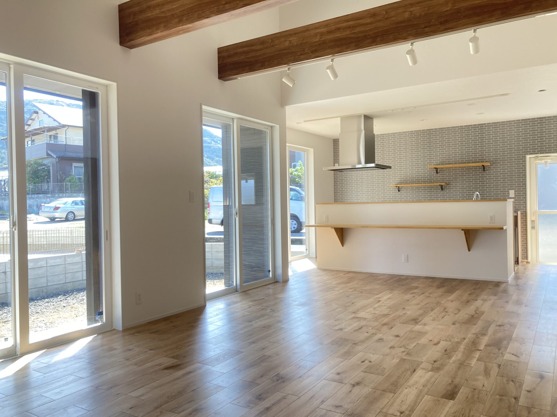 木のぬくもりを感じさせるウッディモダンの家