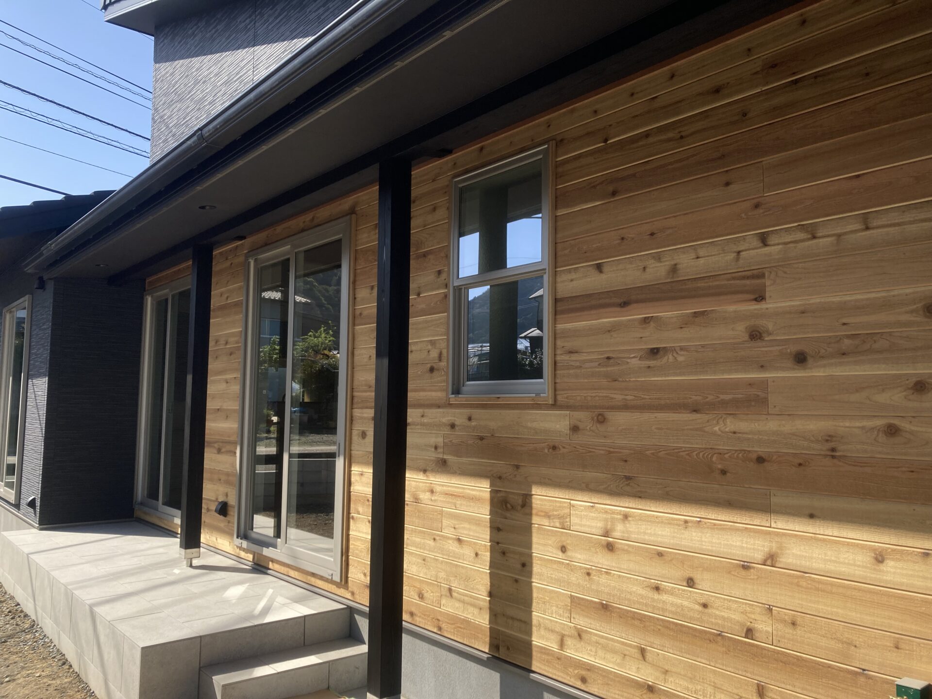 木のぬくもりを感じさせるウッディモダンの家