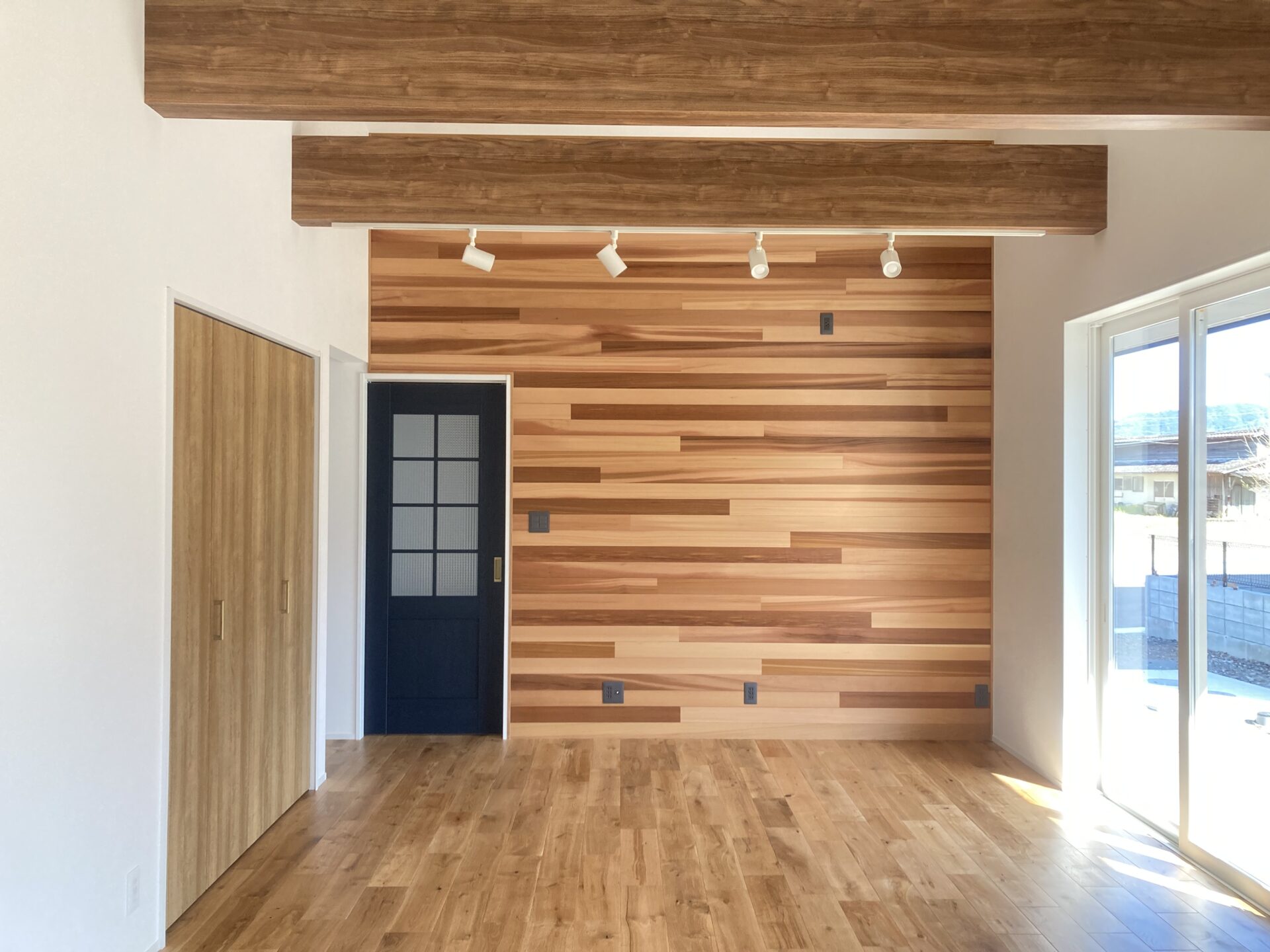 木のぬくもりを感じさせるウッディモダンの家