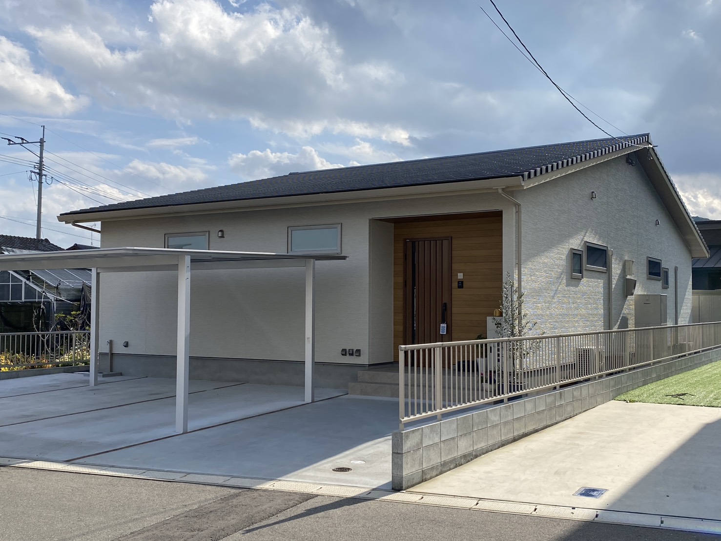 木が映える和モダンな平屋の住まい