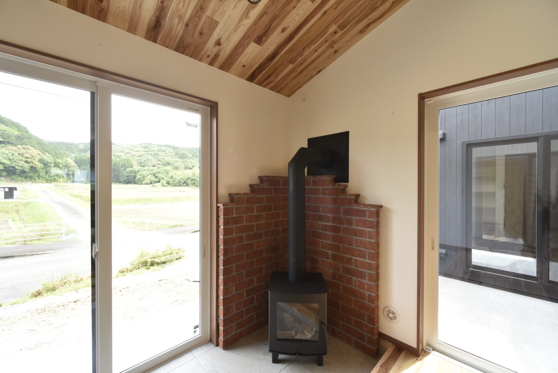 薪ストーブのある和モダンな平屋