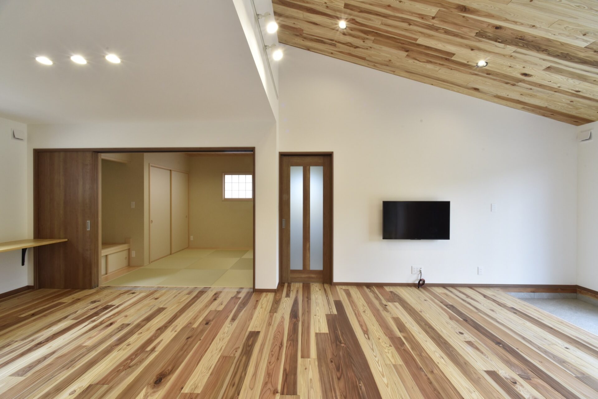 薪ストーブのある和モダンな平屋