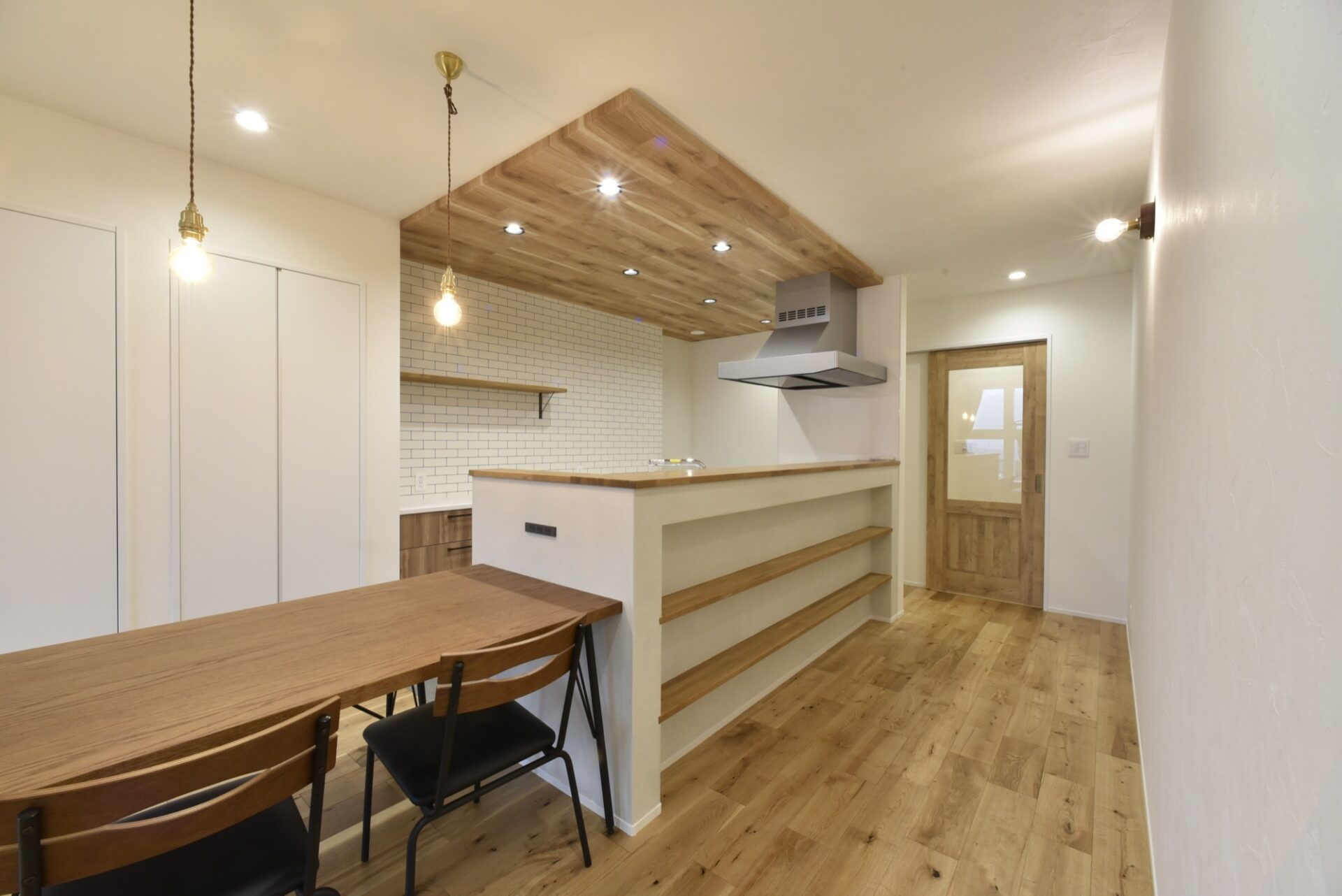 団らんとプライベート、どちらも大切にするシンプルモダンな平屋