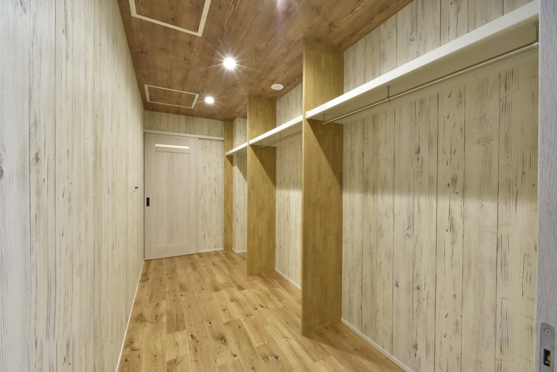 団らんとプライベート、どちらも大切にするシンプルモダンな平屋