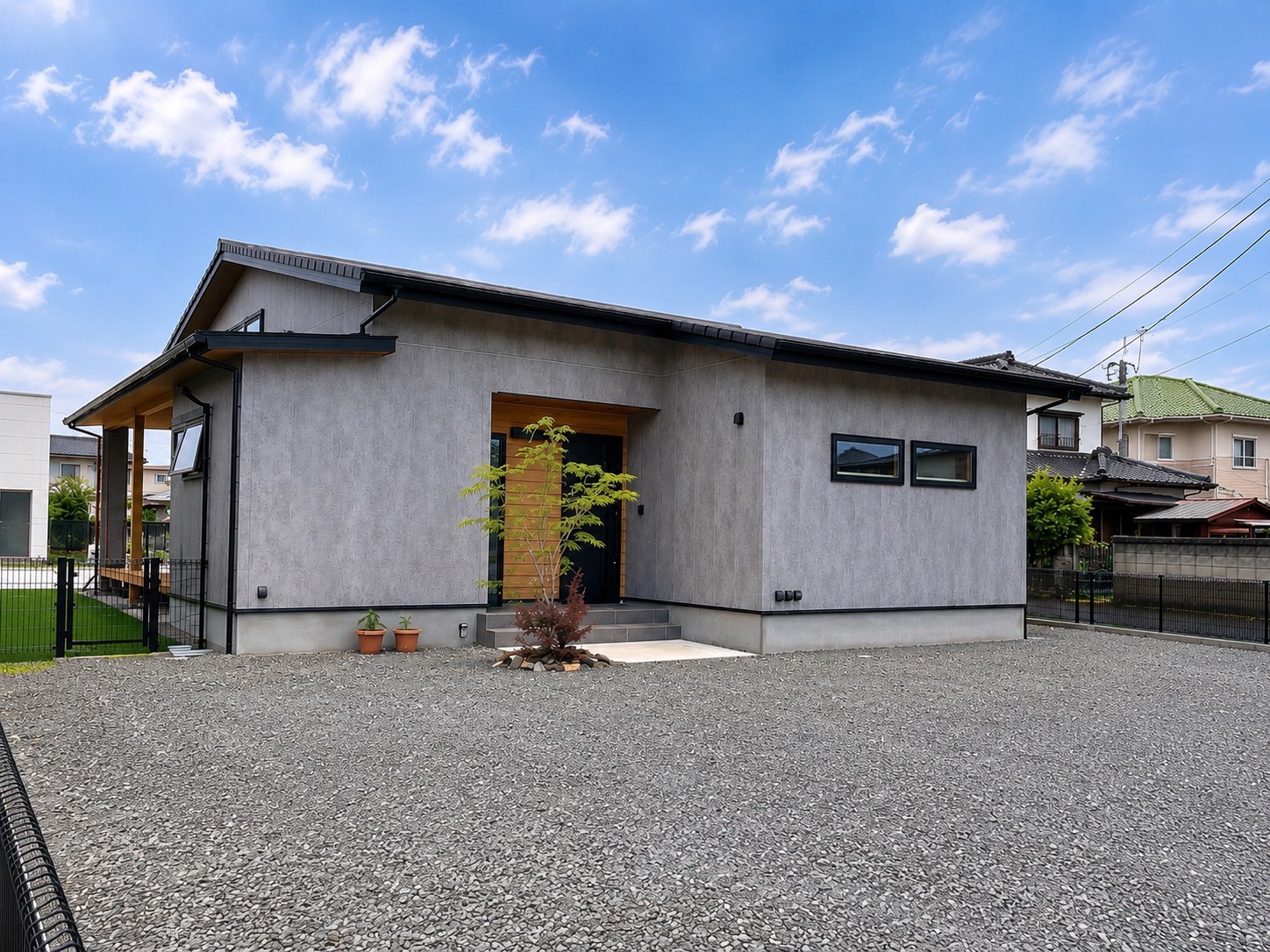 カバードポーチのある平屋の住まい
