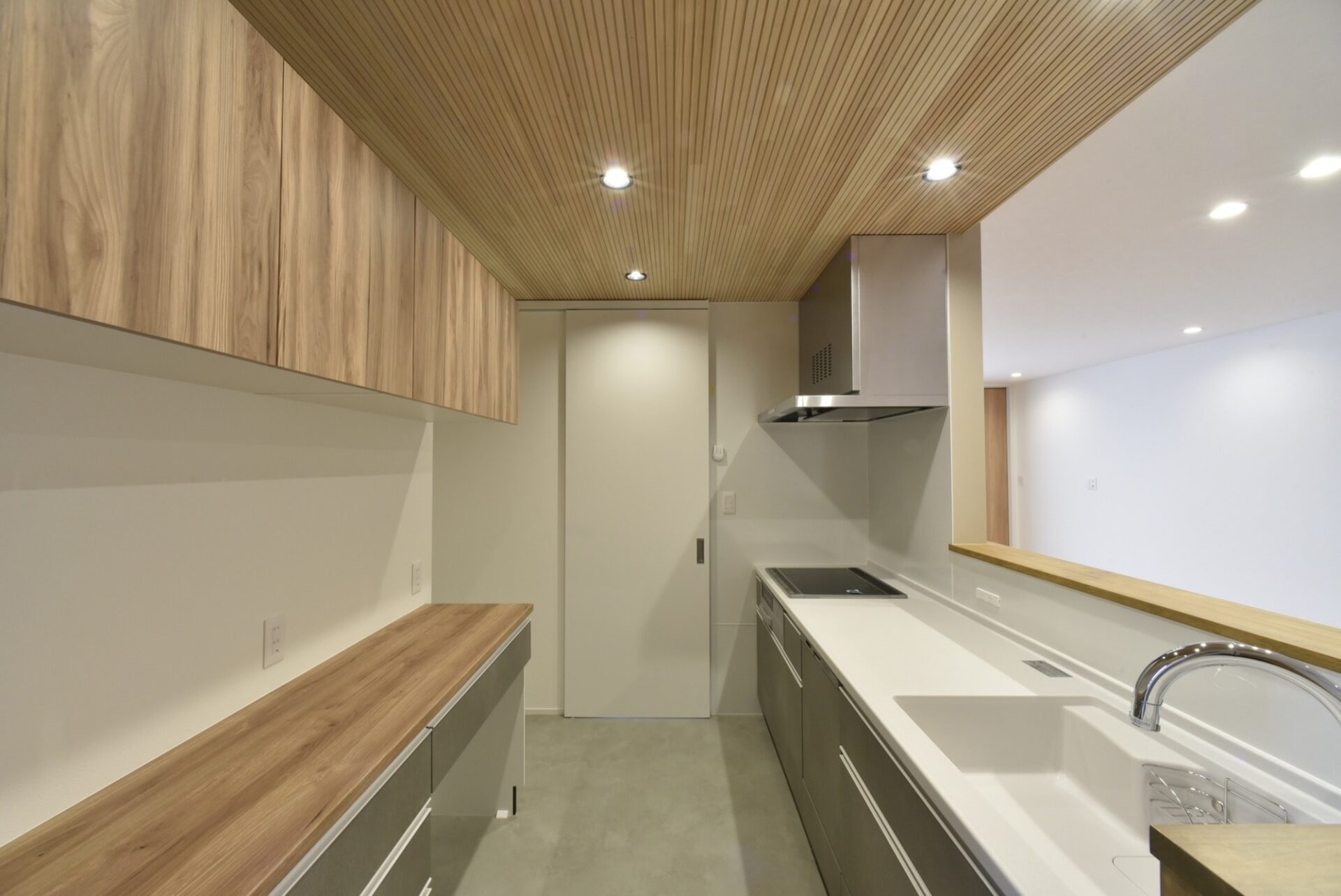 木が映える和モダンな平屋の住まい