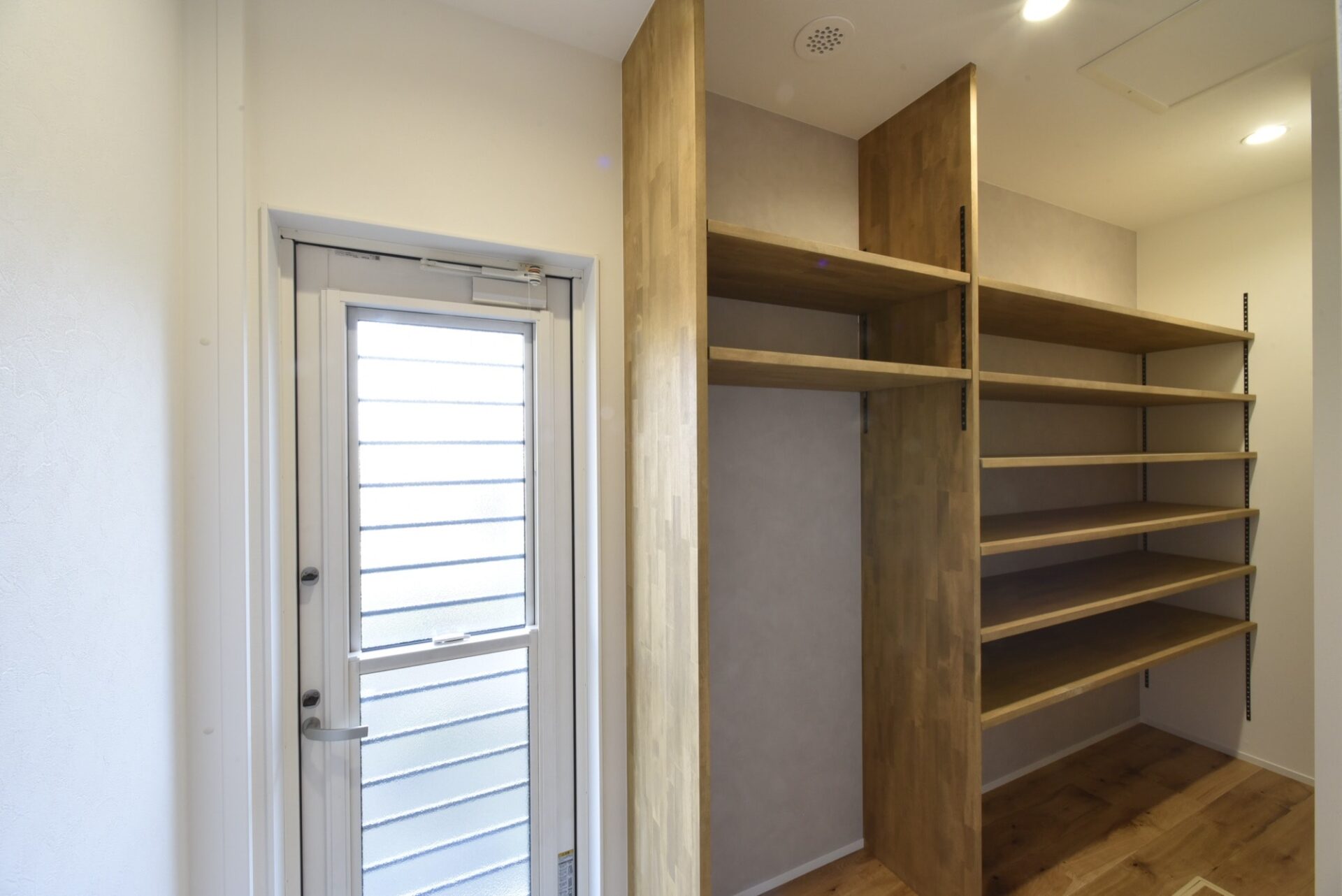 木が映える和モダンな平屋の住まい