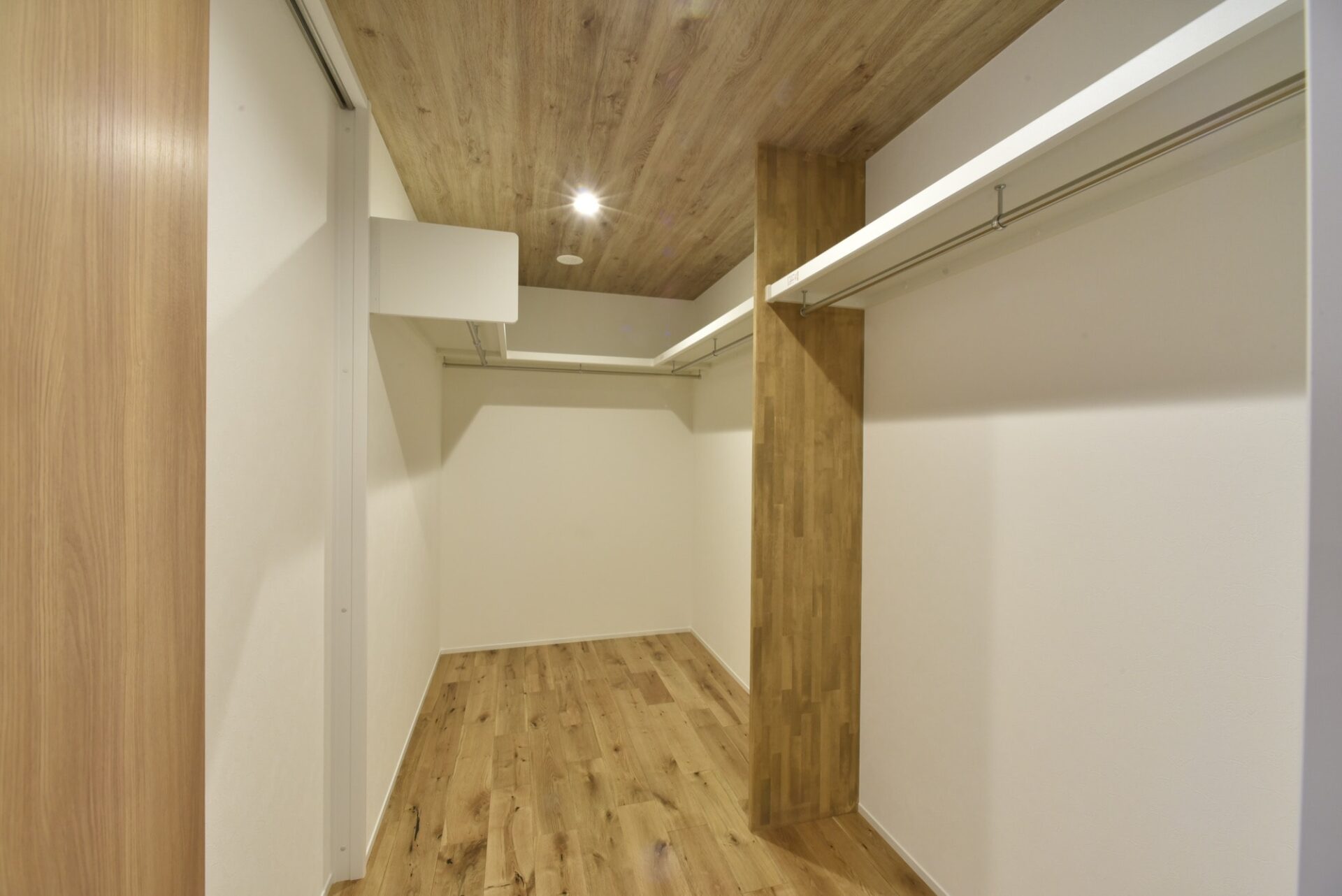 木が映える和モダンな平屋の住まい