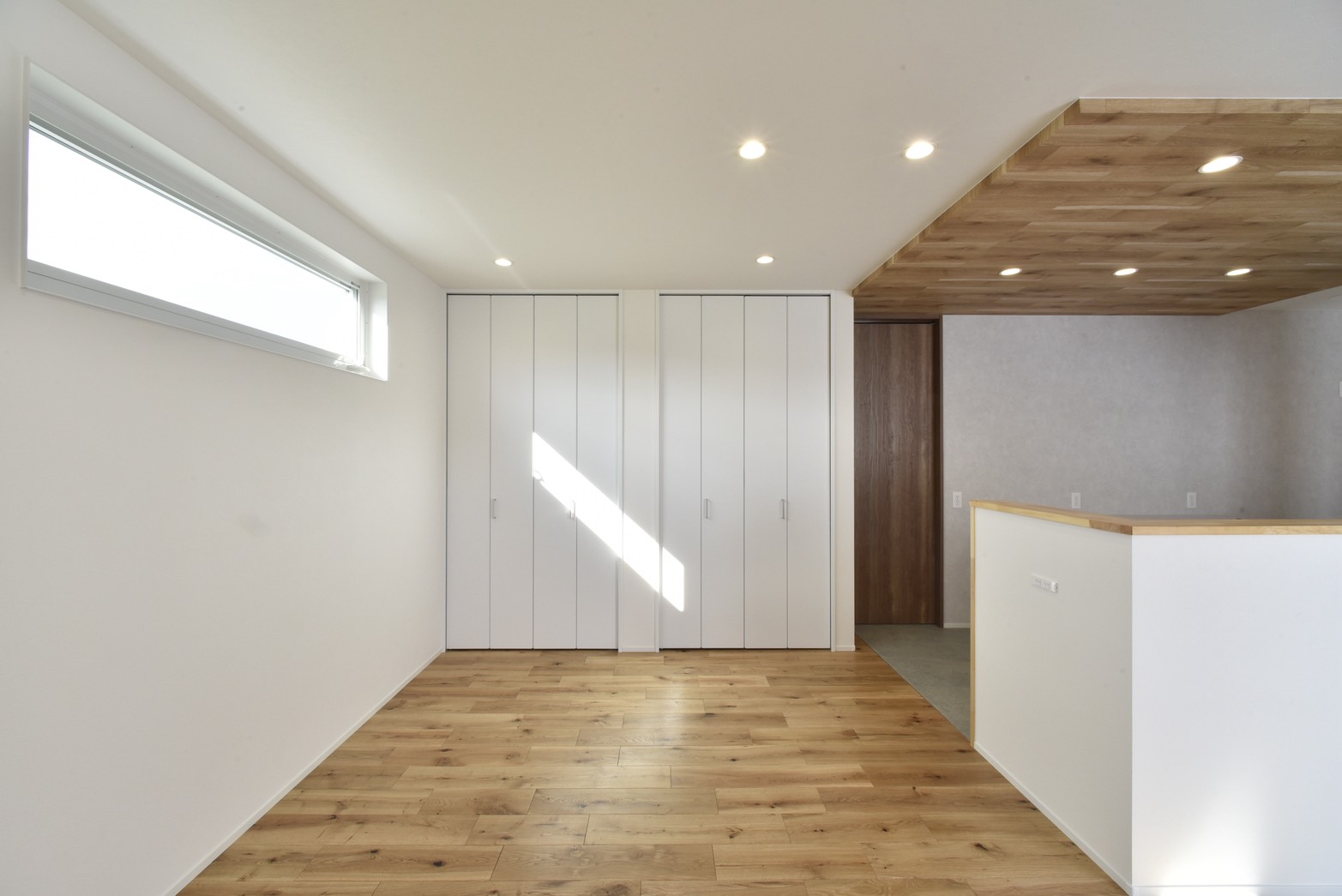 暮らしやすいシンプルモダンの２階建て