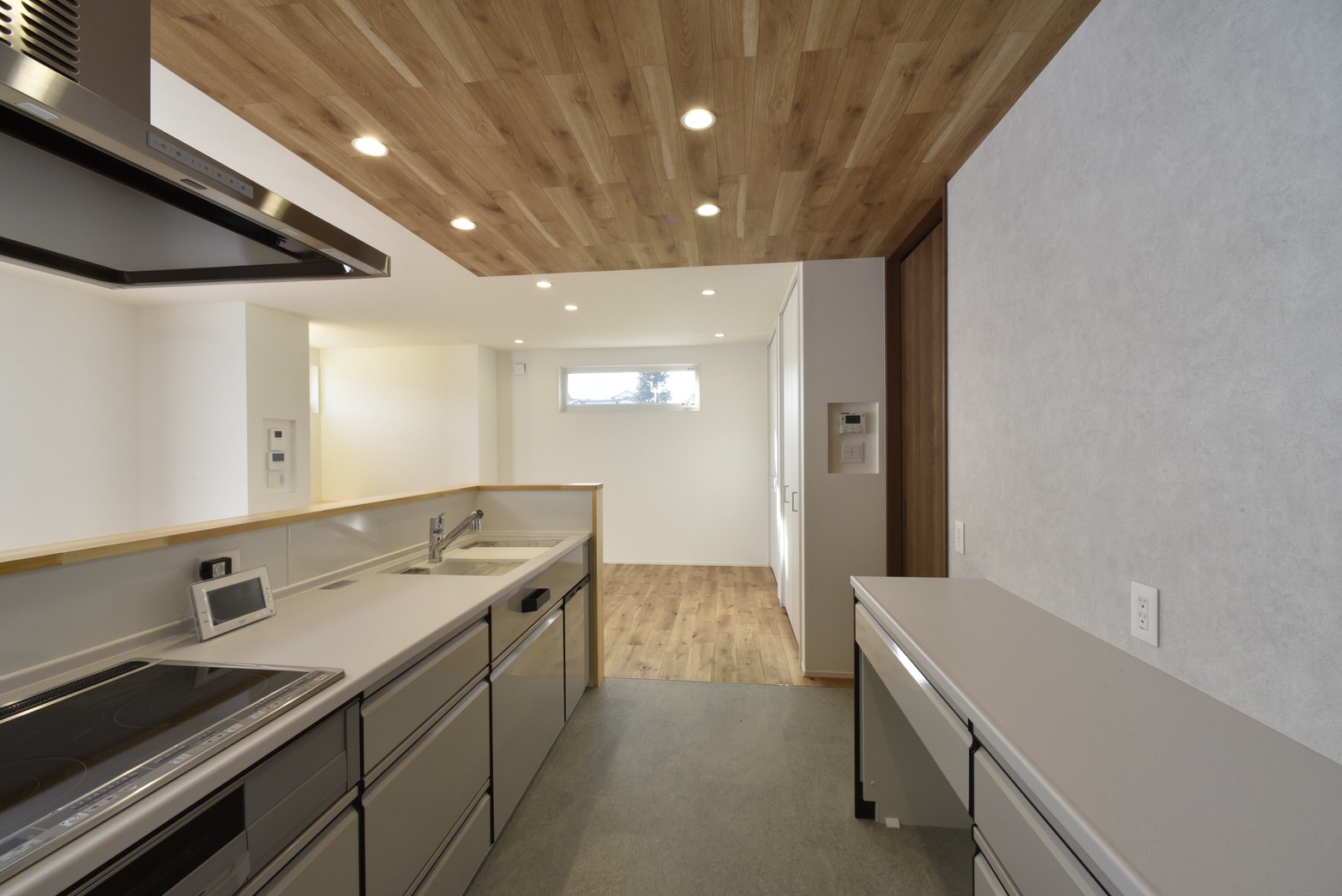 暮らしやすいシンプルモダンの２階建て