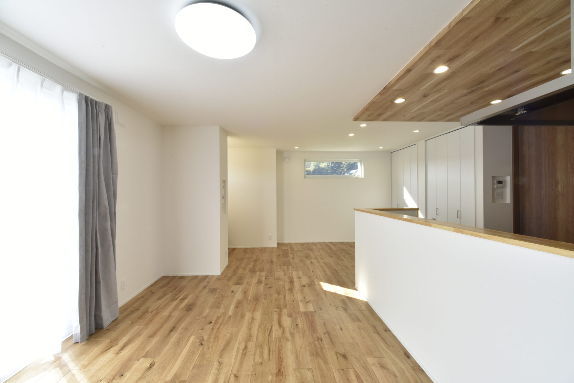 暮らしやすいシンプルモダンの２階建て