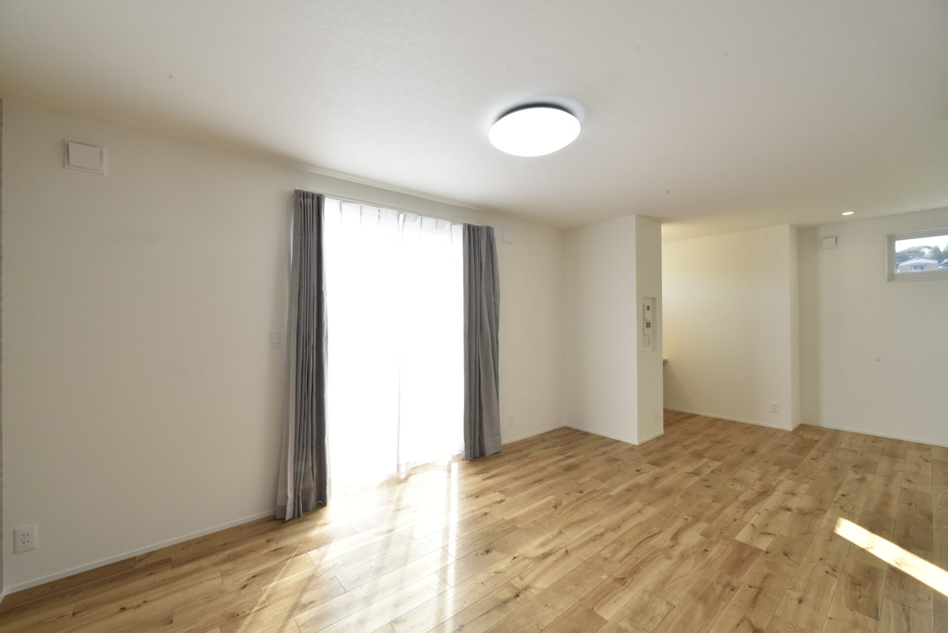 暮らしやすいシンプルモダンの２階建て