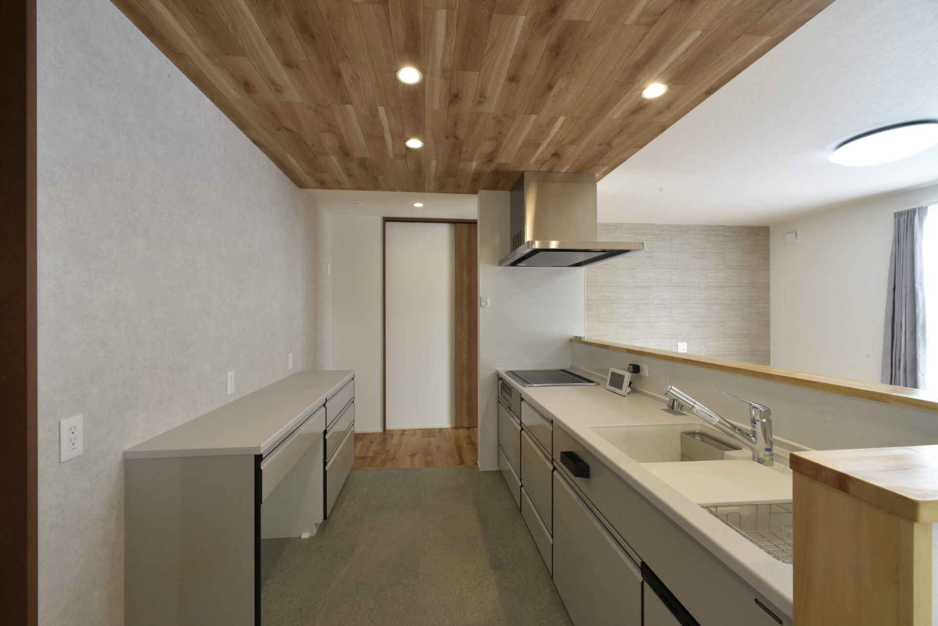 暮らしやすいシンプルモダンの２階建て