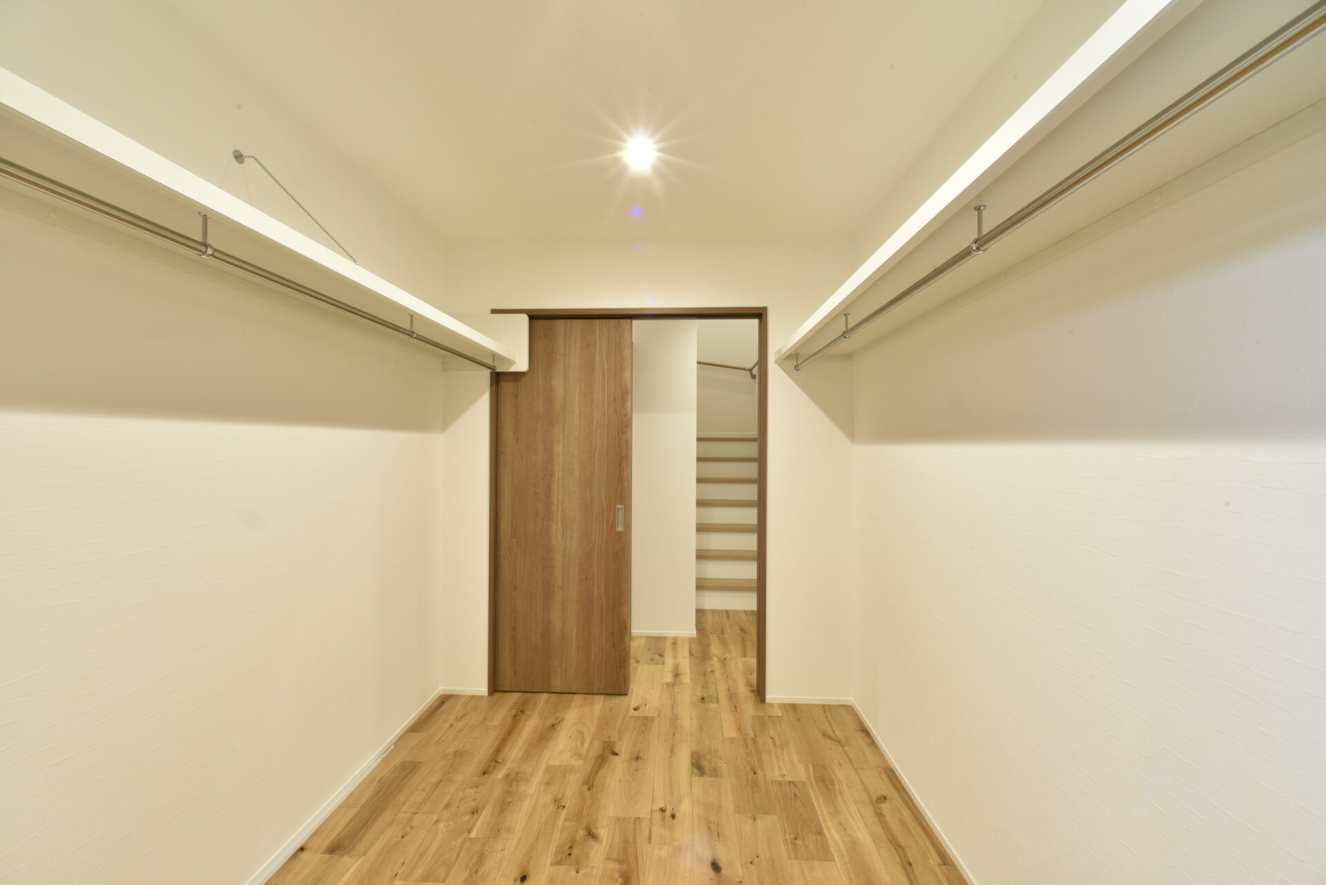 暮らしやすいシンプルモダンの２階建て