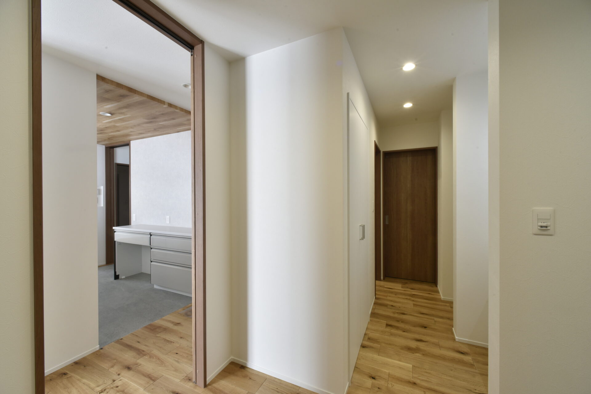 暮らしやすいシンプルモダンの２階建て