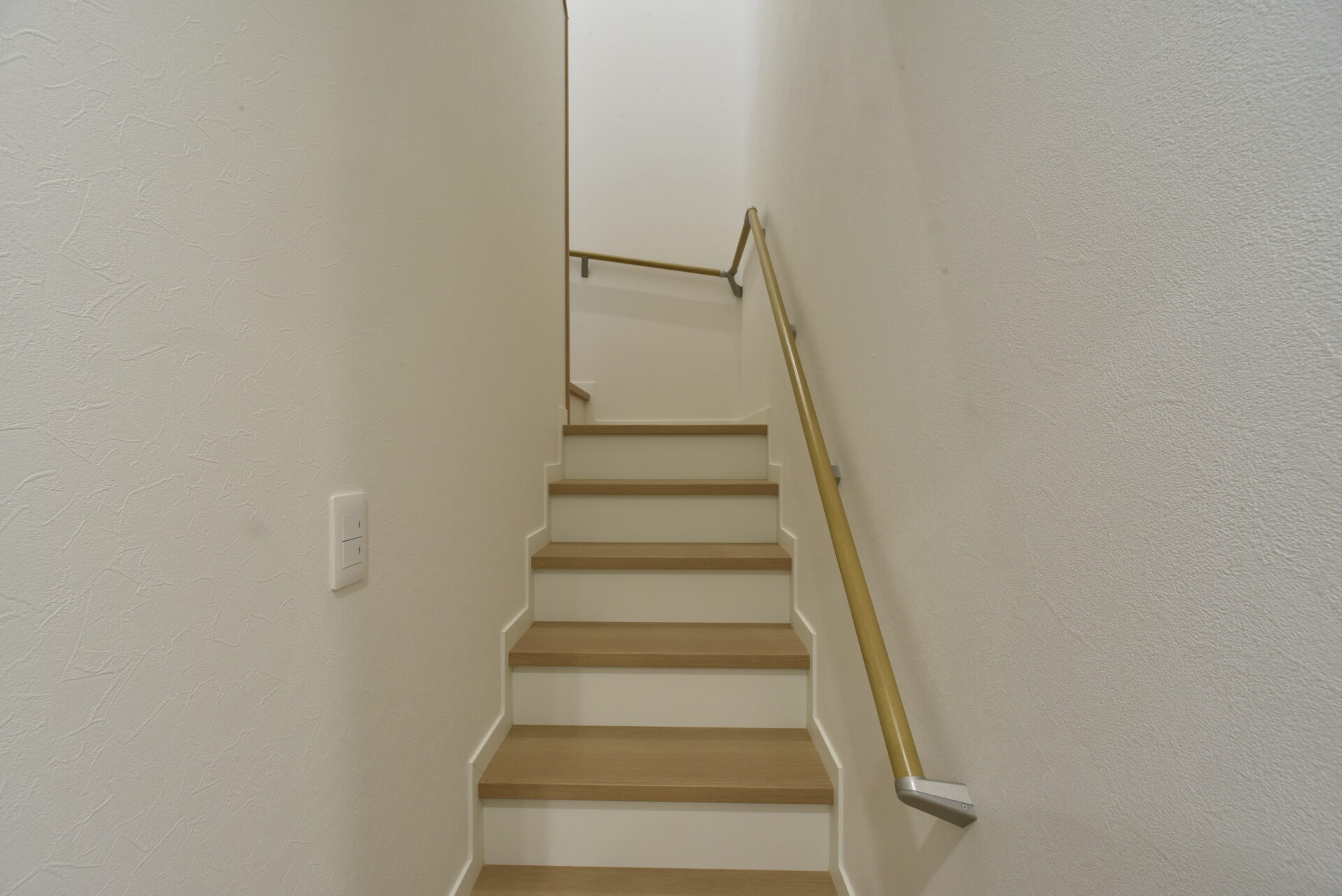 暮らしやすいシンプルモダンの２階建て