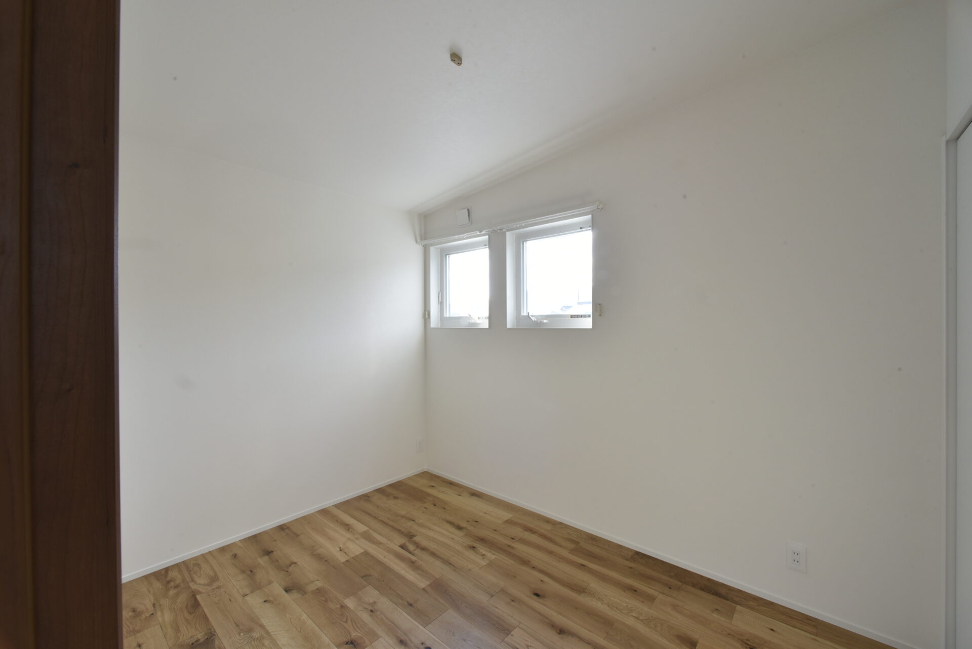 暮らしやすいシンプルモダンの２階建て