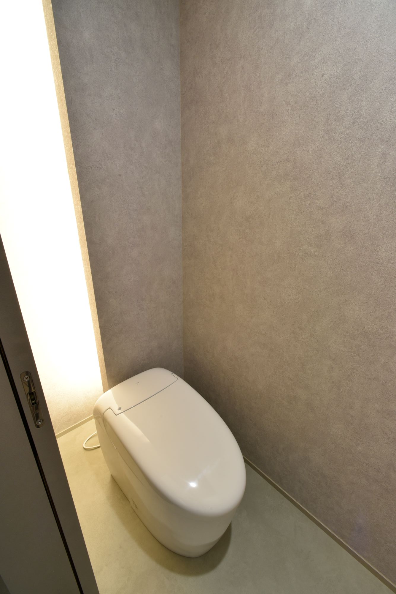 素材の調和が美しい、シンプルモダンの平屋