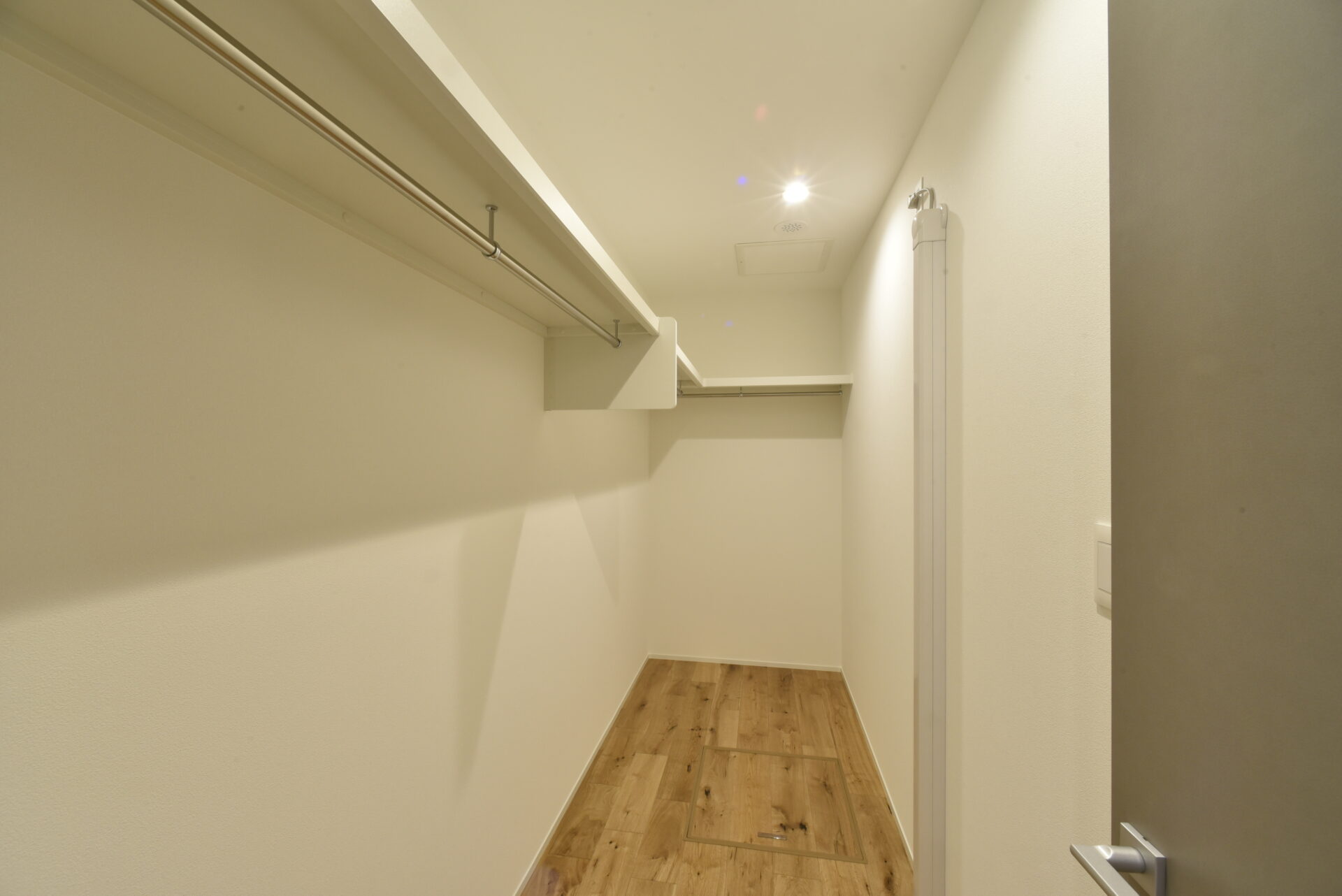 スタイリッシュなシンプルモダンの平屋