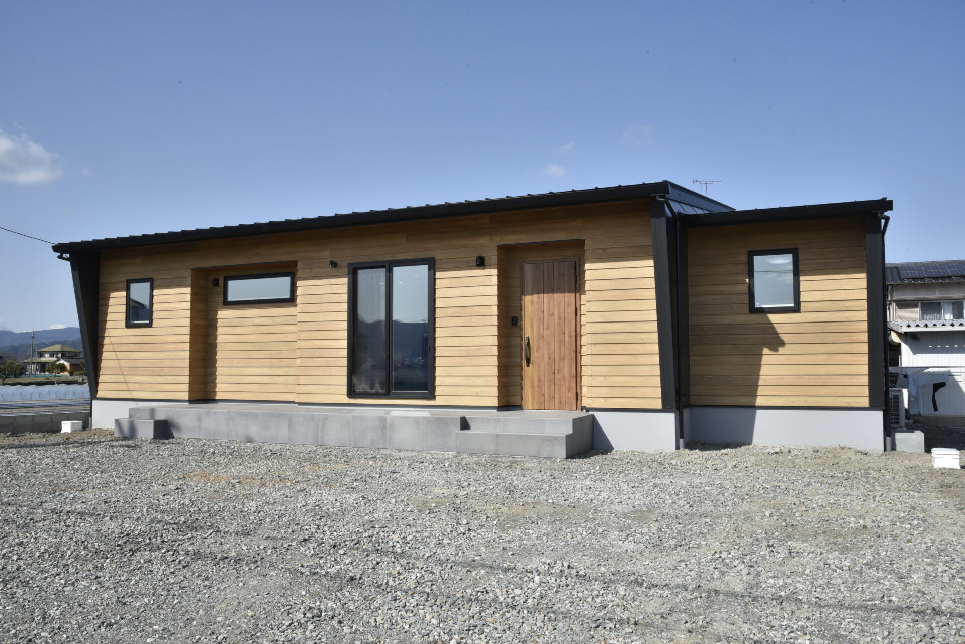 快適動線とたっぷり収納のシンプルモダンな平屋