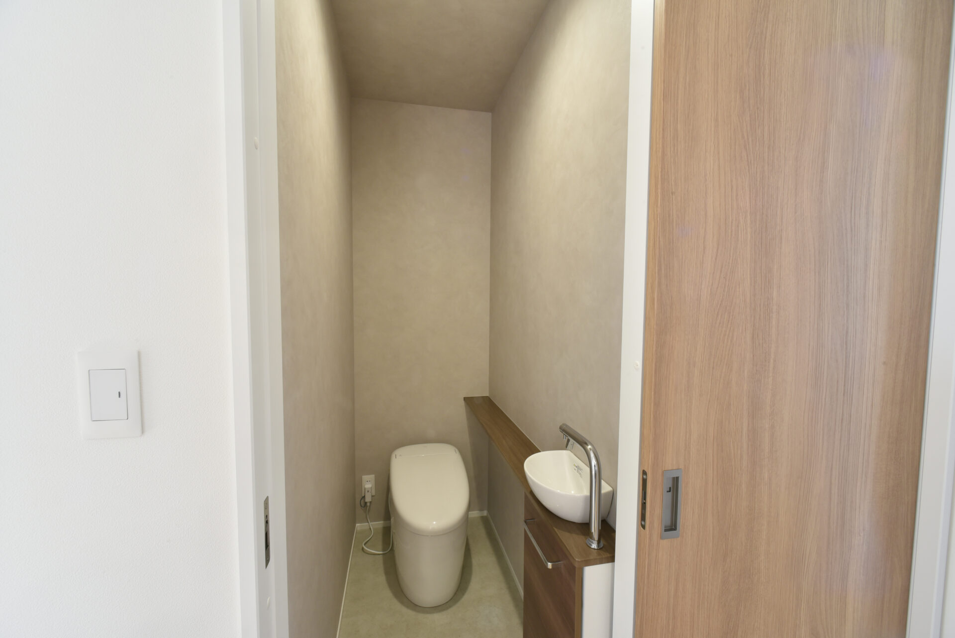 快適動線とたっぷり収納のシンプルモダンな平屋