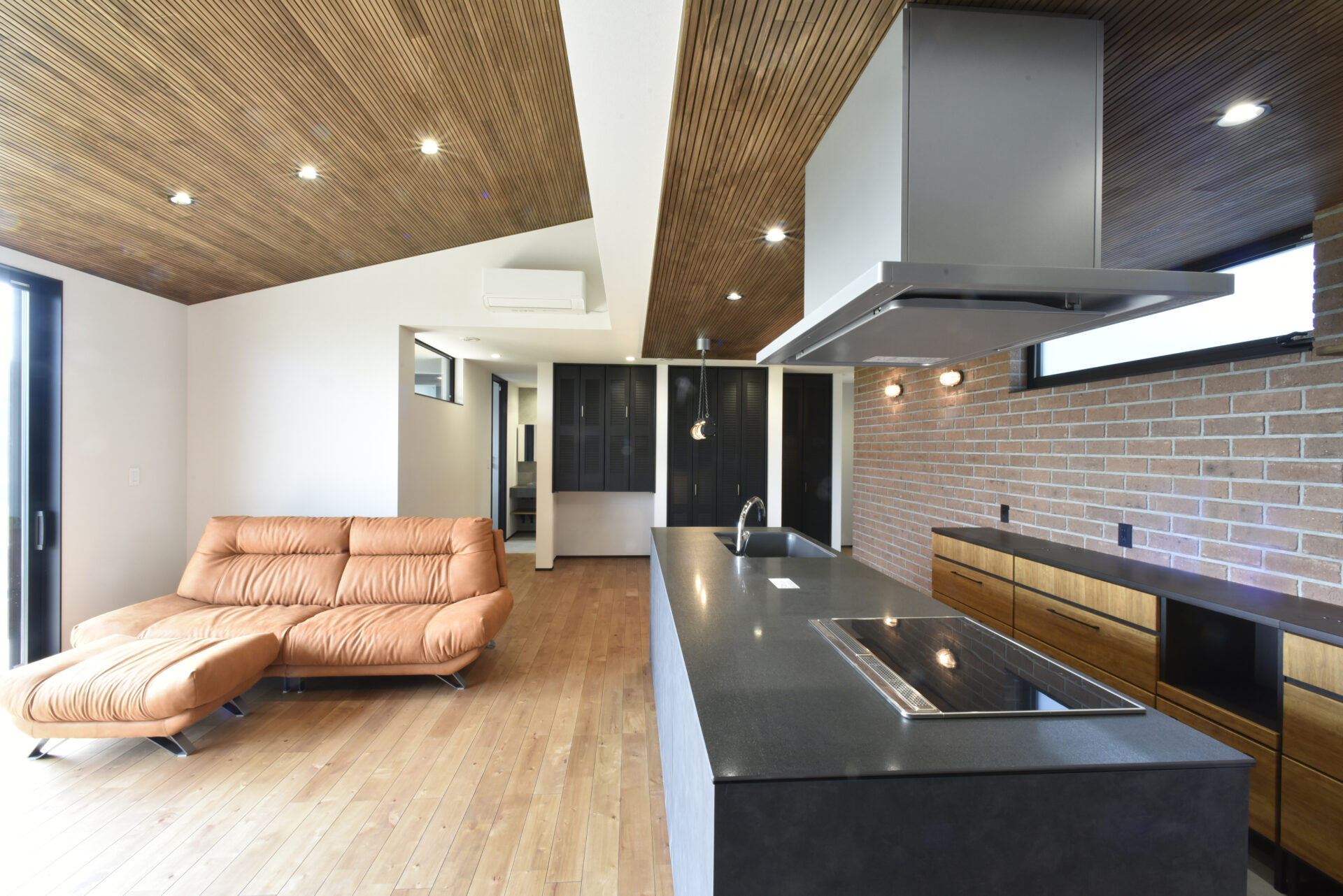 ダブル断熱で心地よさを極めた、シンプルモダンの平屋