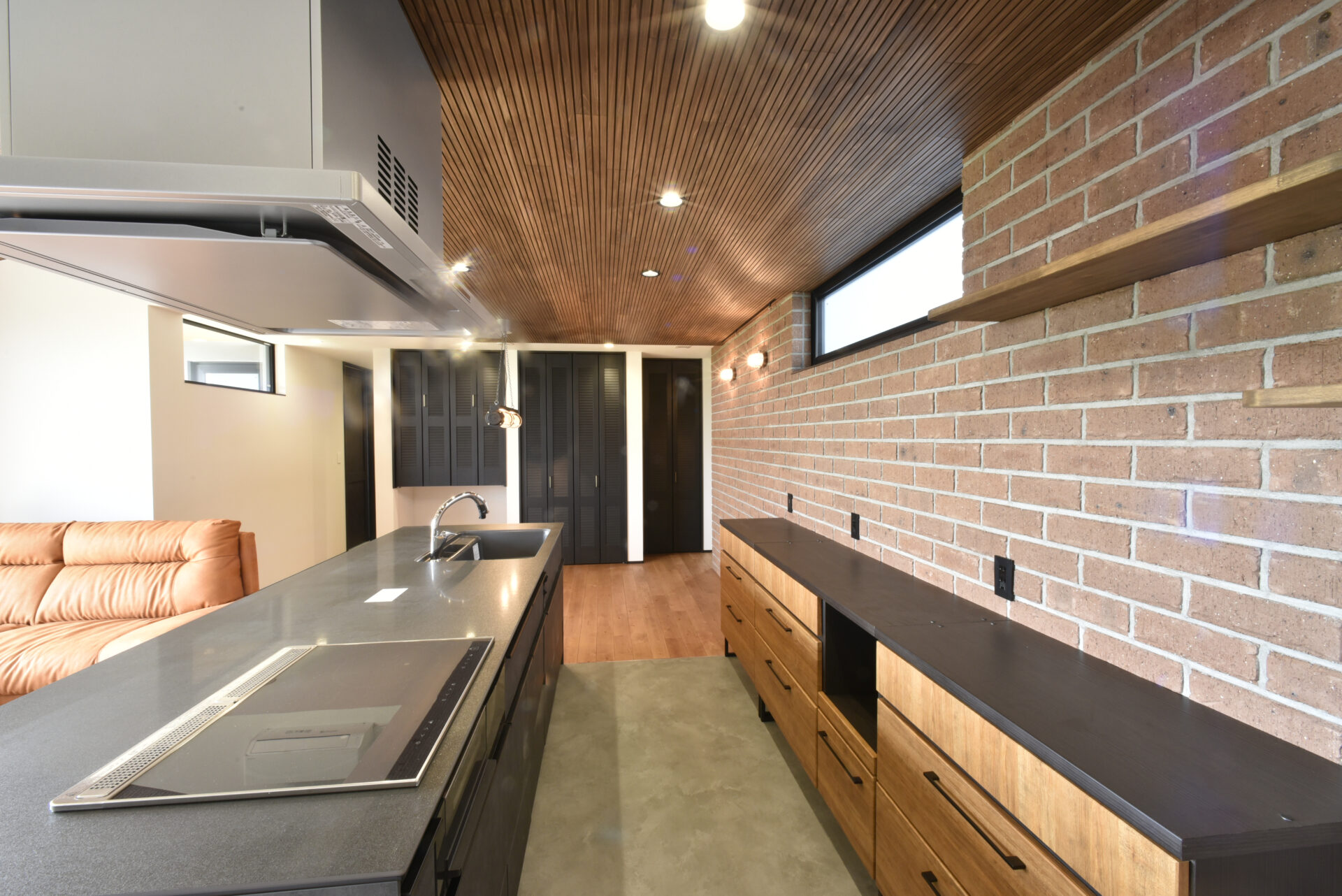 ダブル断熱で心地よさを極めた、シンプルモダンの平屋