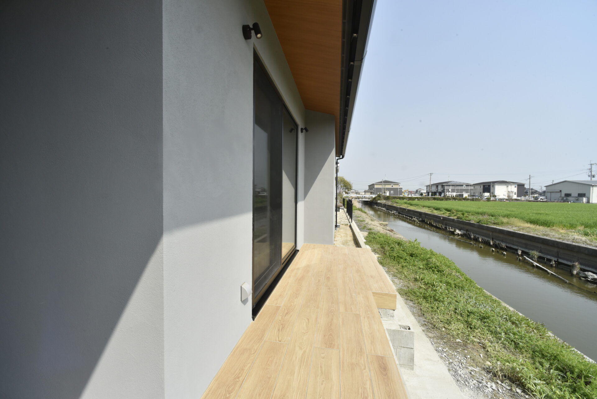 ダブル断熱で心地よさを極めた、シンプルモダンの平屋