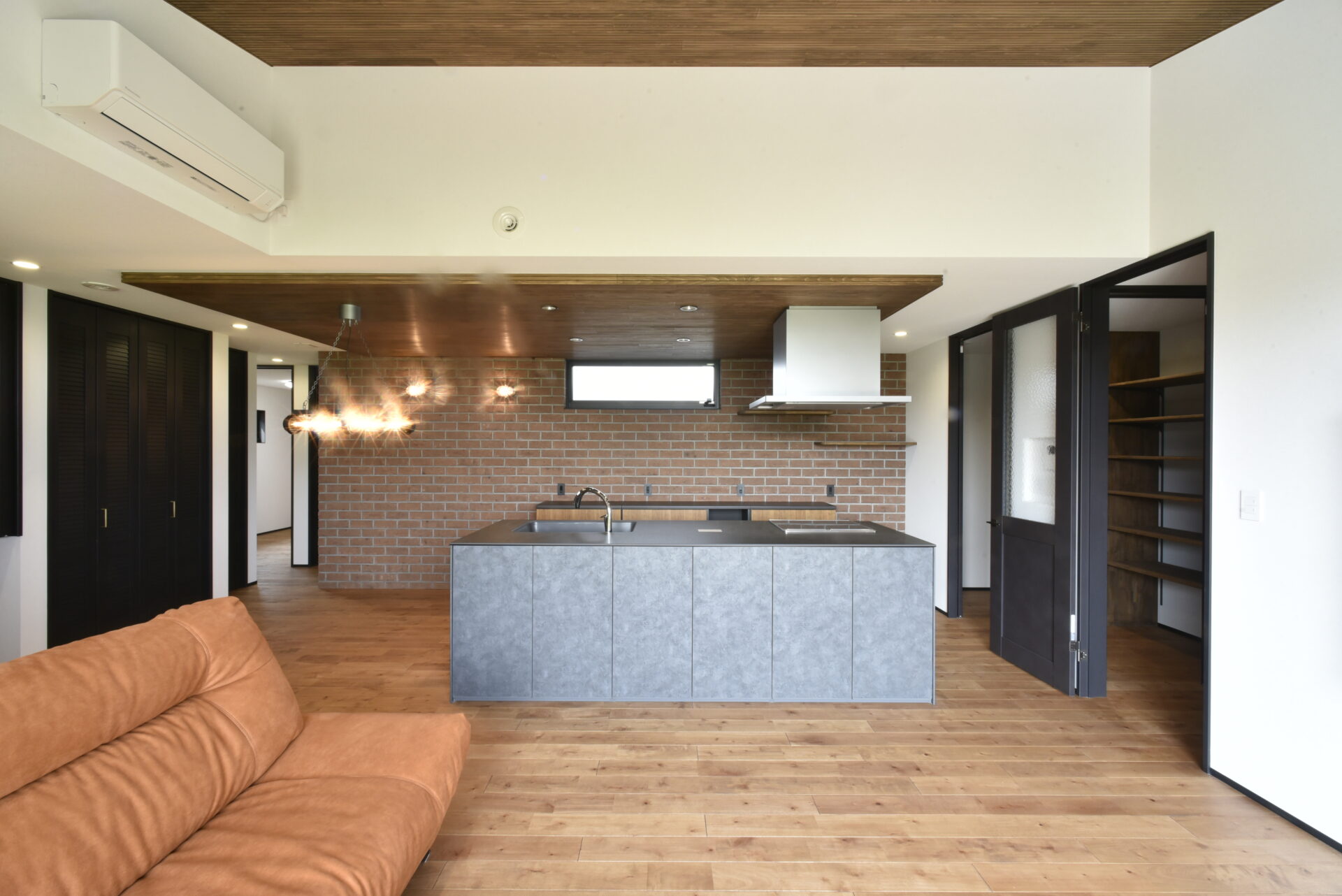 ダブル断熱で心地よさを極めた、シンプルモダンの平屋