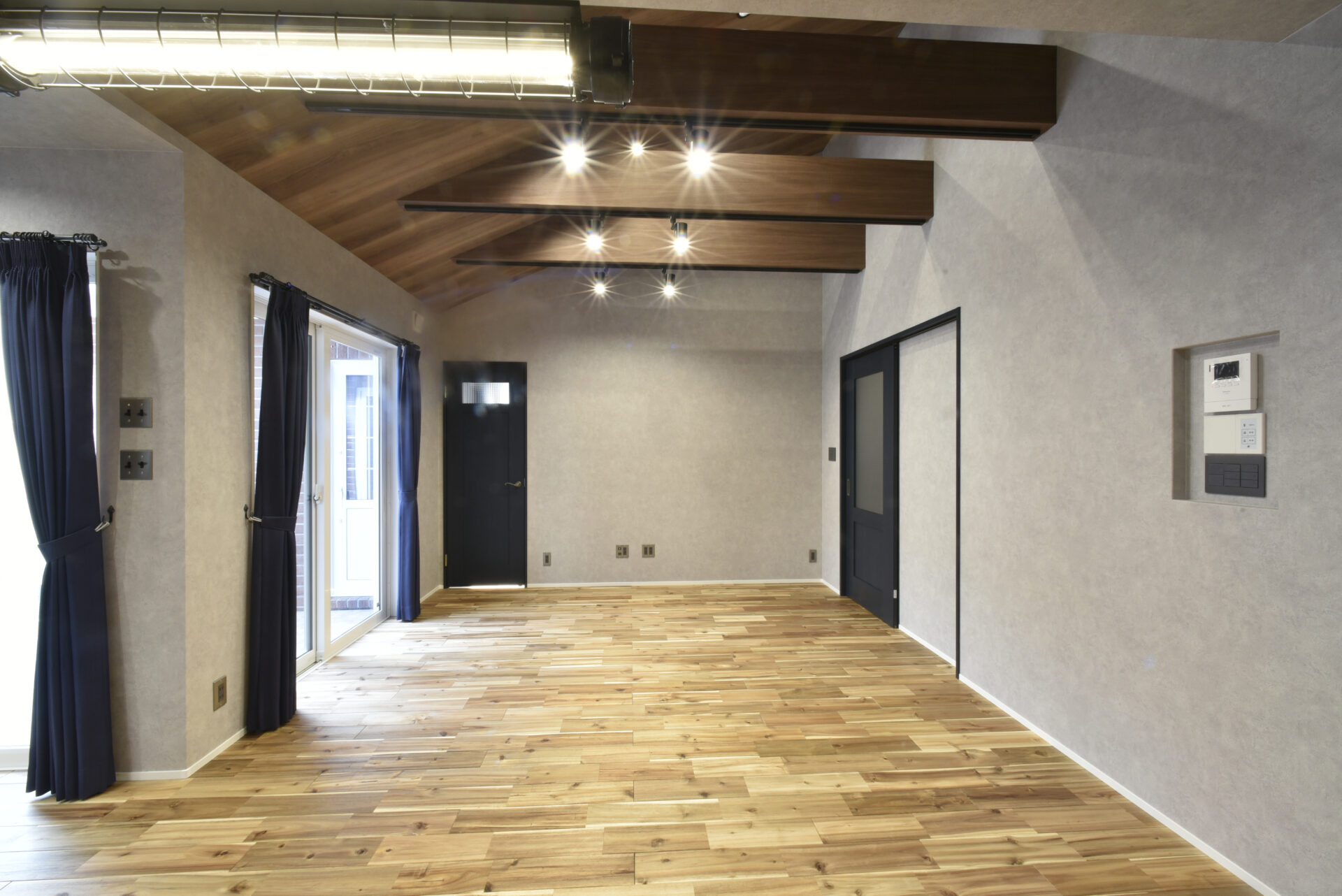 レンガの質感が映える、中庭を楽しむ平屋の住まい