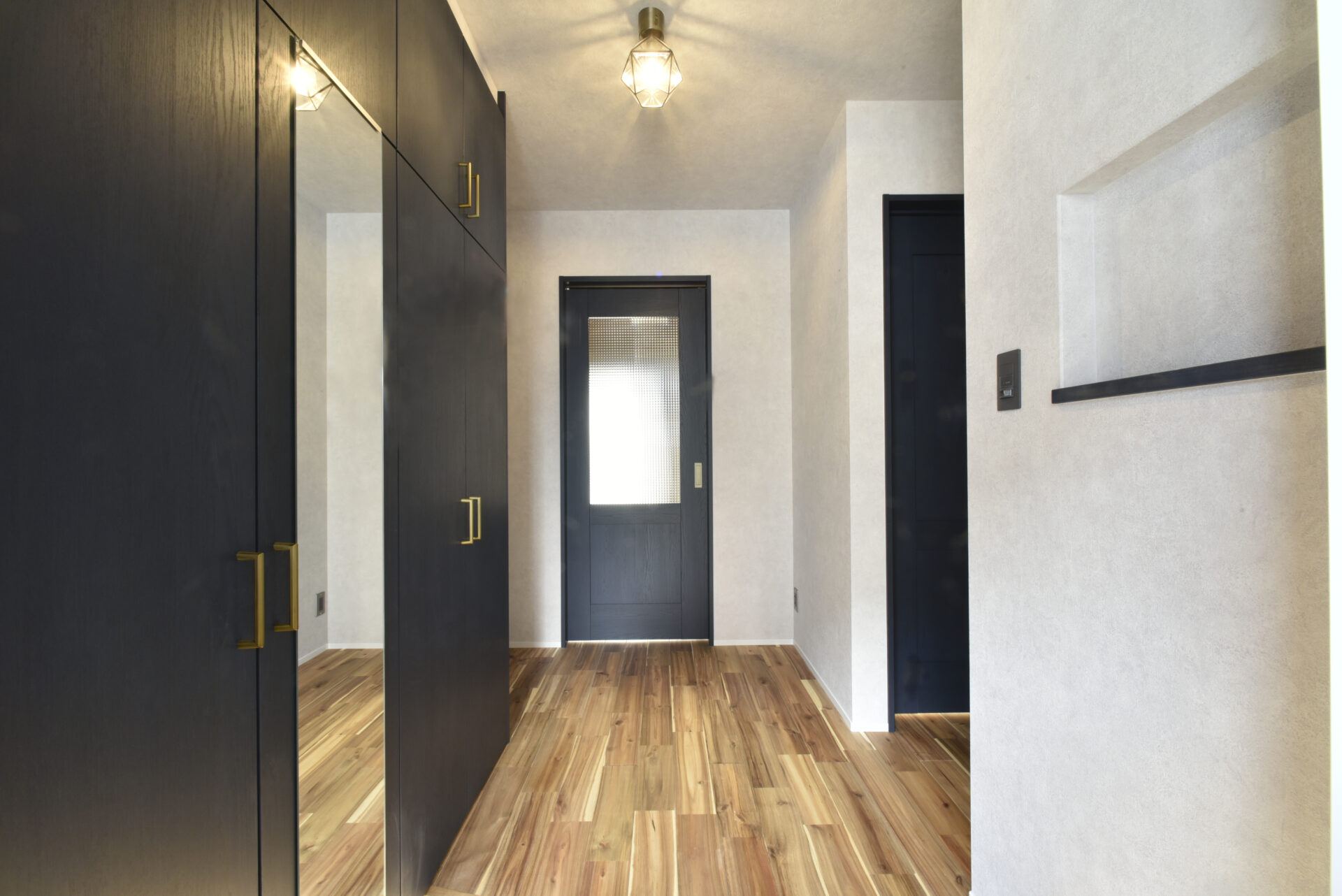 レンガの質感が映える、中庭を楽しむ平屋の住まい