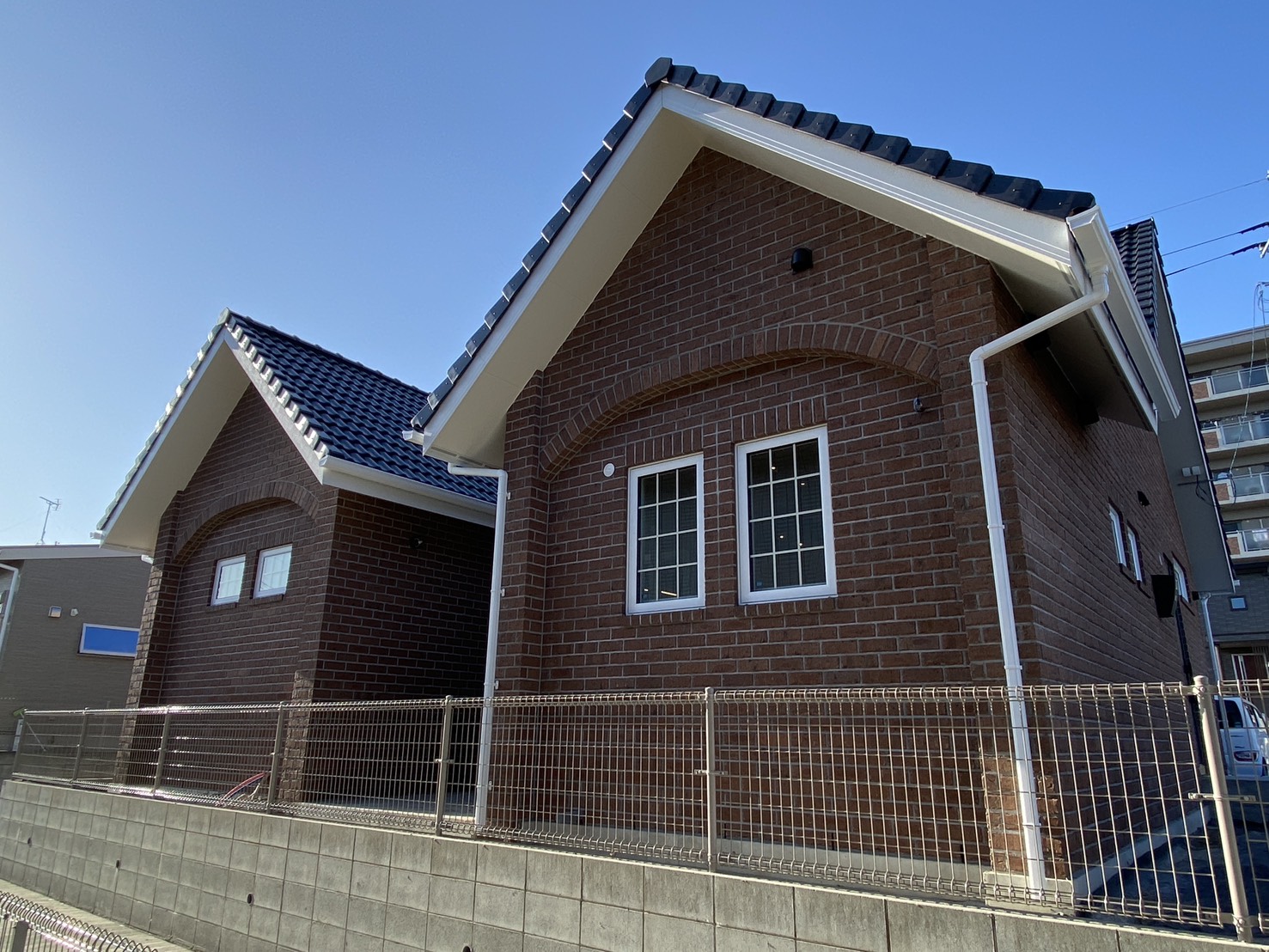 レンガの質感が映える、中庭を楽しむ平屋の住まい