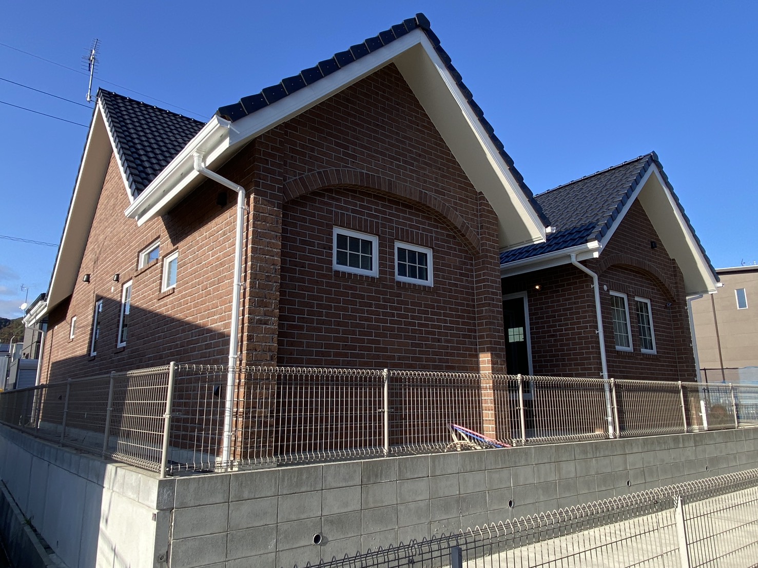 レンガの質感が映える、中庭を楽しむ平屋の住まい