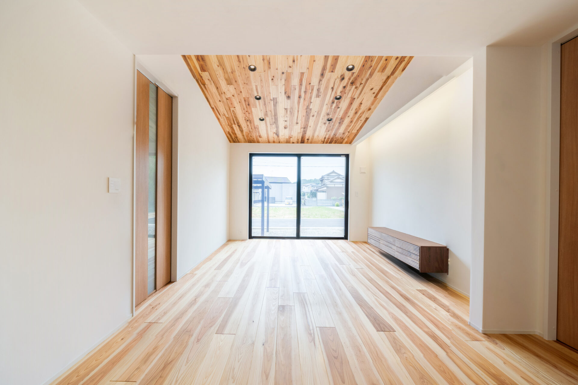 自然素材に囲まれた居心地のいい平屋